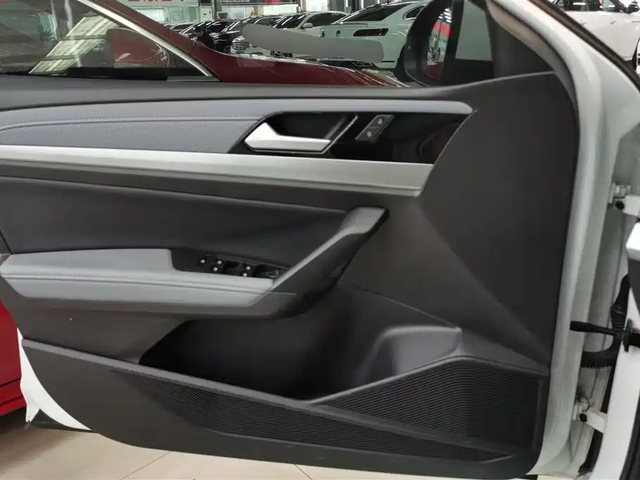 Volkswagen Lavida 2023 1.5L Automatic Starlight 5 Million Edition фото 7