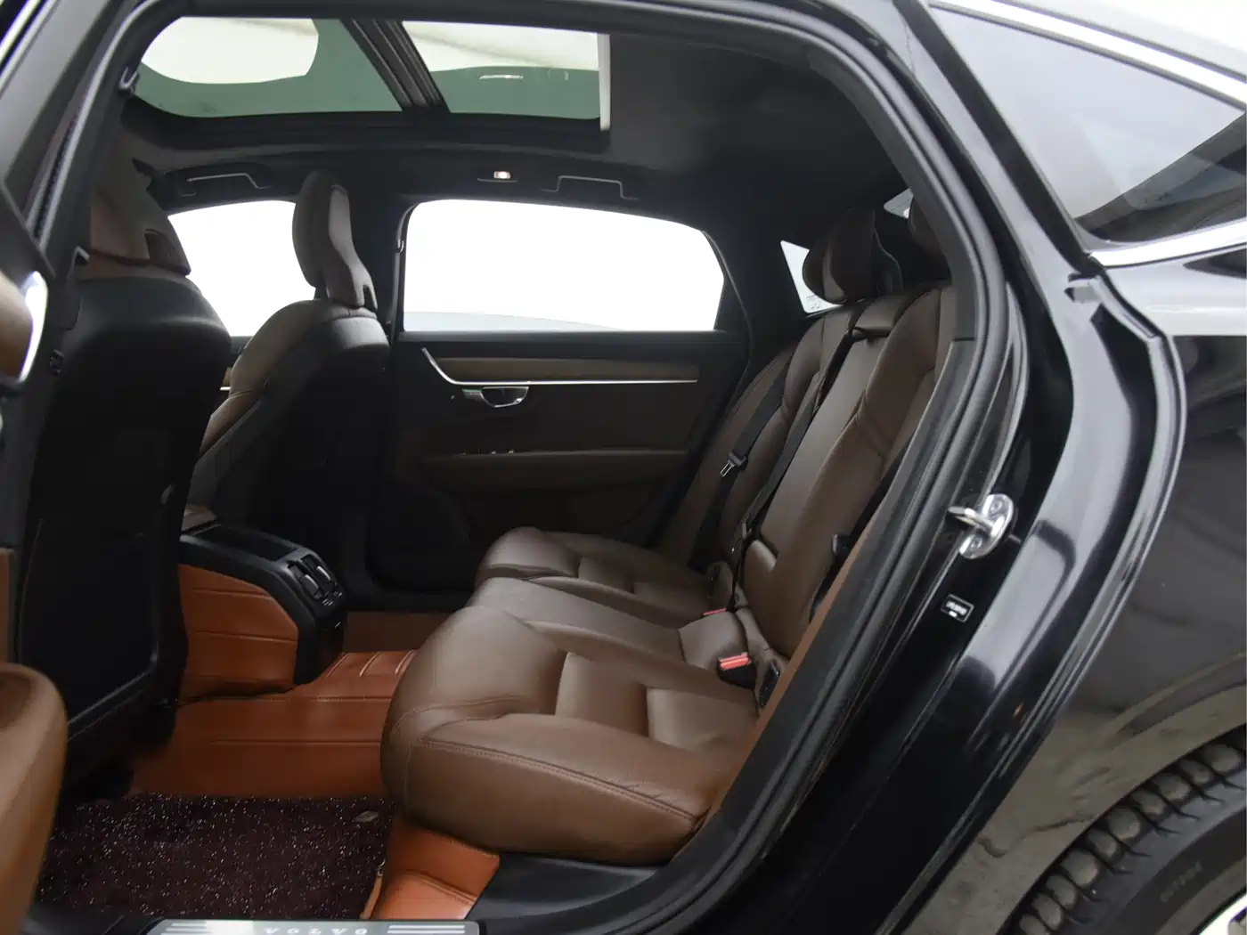 Фото 14 - Volvo S90