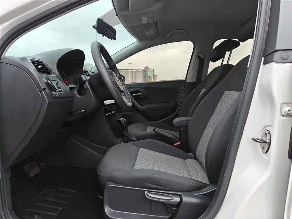Volkswagen Polo 2018 1.5L Auto Safe Drive фото 14