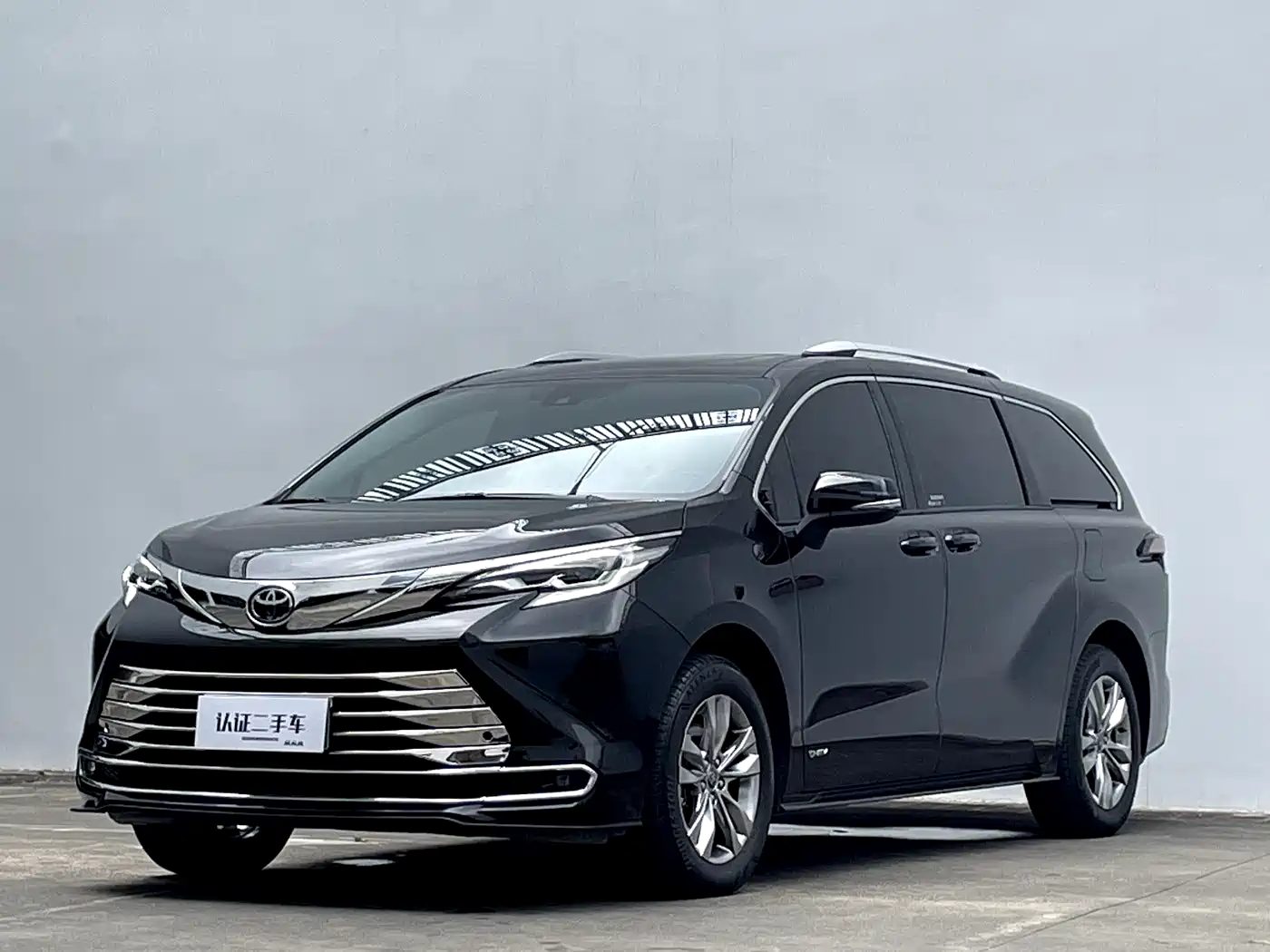 Toyota Sienna 2024 2.5L Hybrid Comfort Edition фото 2