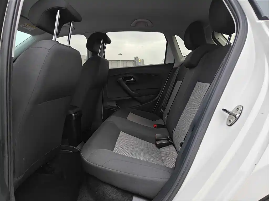Volkswagen Polo 2018 1.5L Auto Safe Drive фото 15