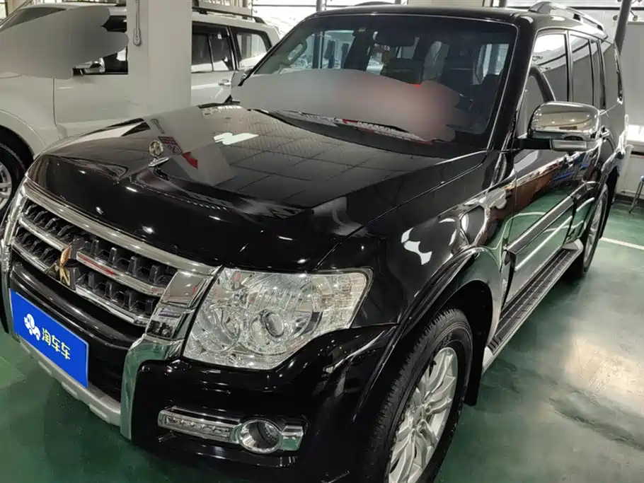 Mitsubishi Pajero (Import)
