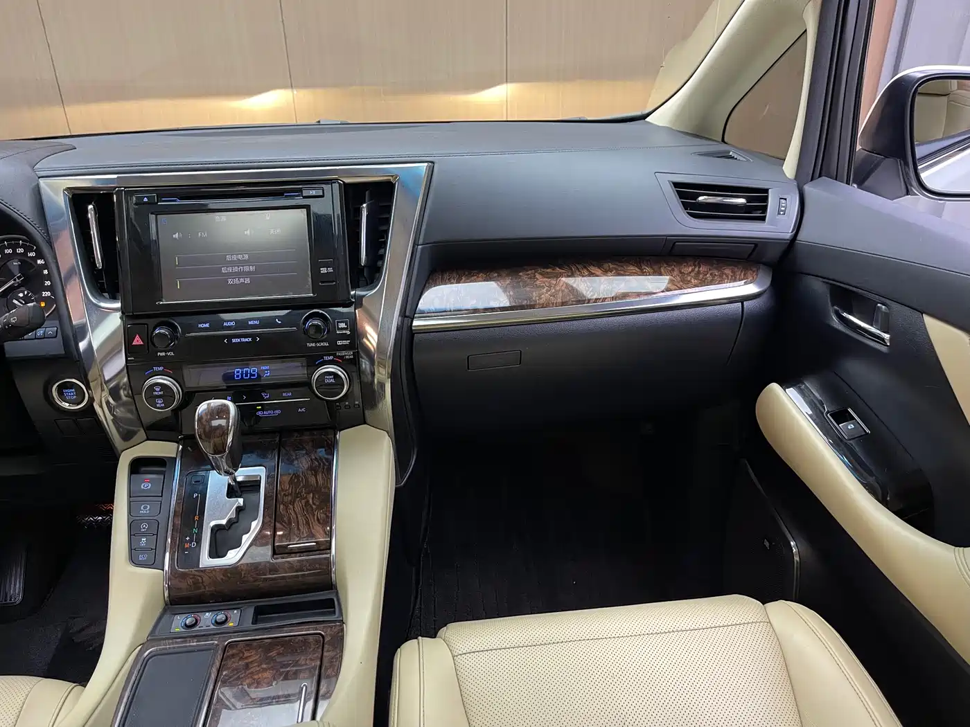 Toyota Alphard 2018 Facelift 3.5L Luxury Edition фото 5