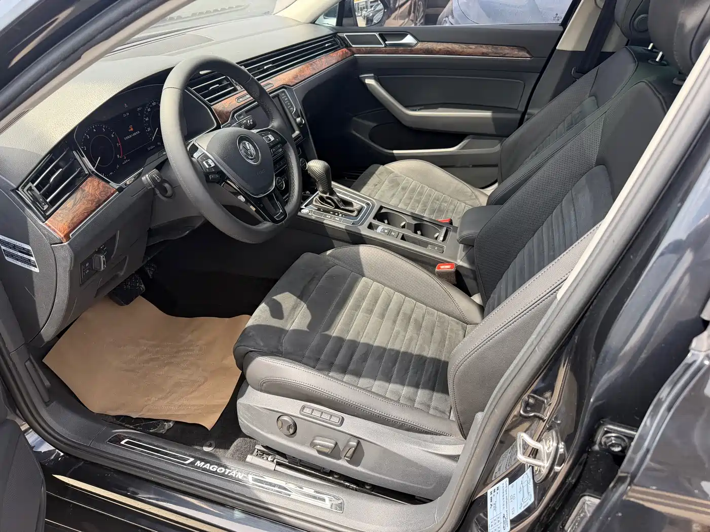 Volkswagen Magotan 2017 330TSI DSG Premium фото 4