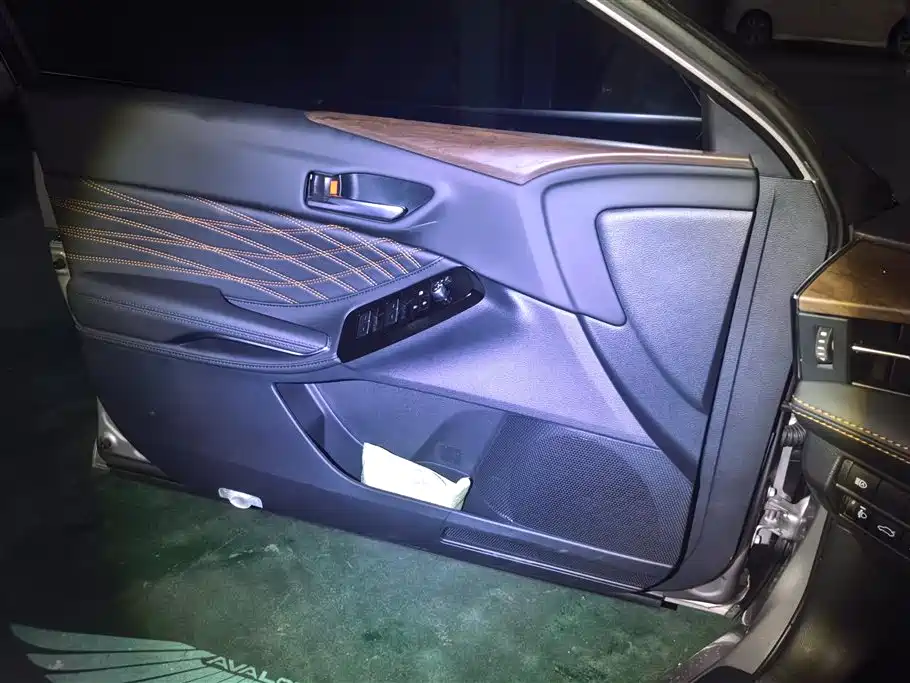 Toyota Avalon 2024 Model 2.0L Premium Selection Edition фото 7