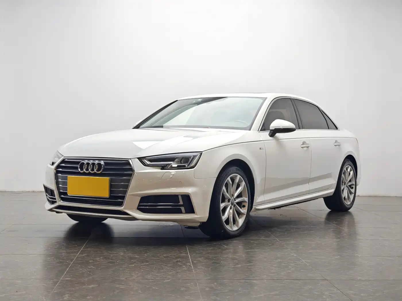 Audi A4L 2018 30th Anniversary 40 TFSI Fashion