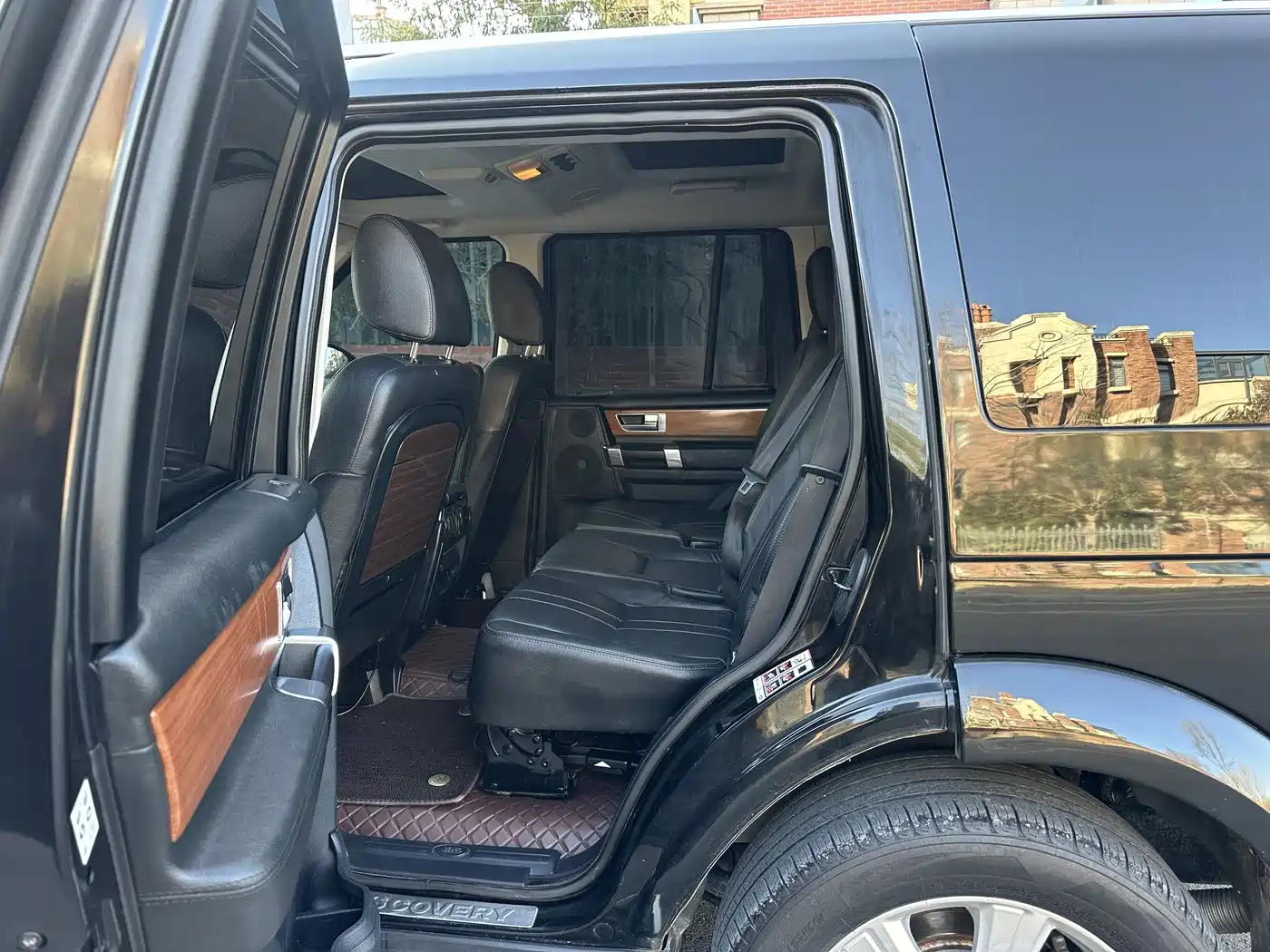 Land Rover Discovery 2015 3.0 SC V6 SE фото 5