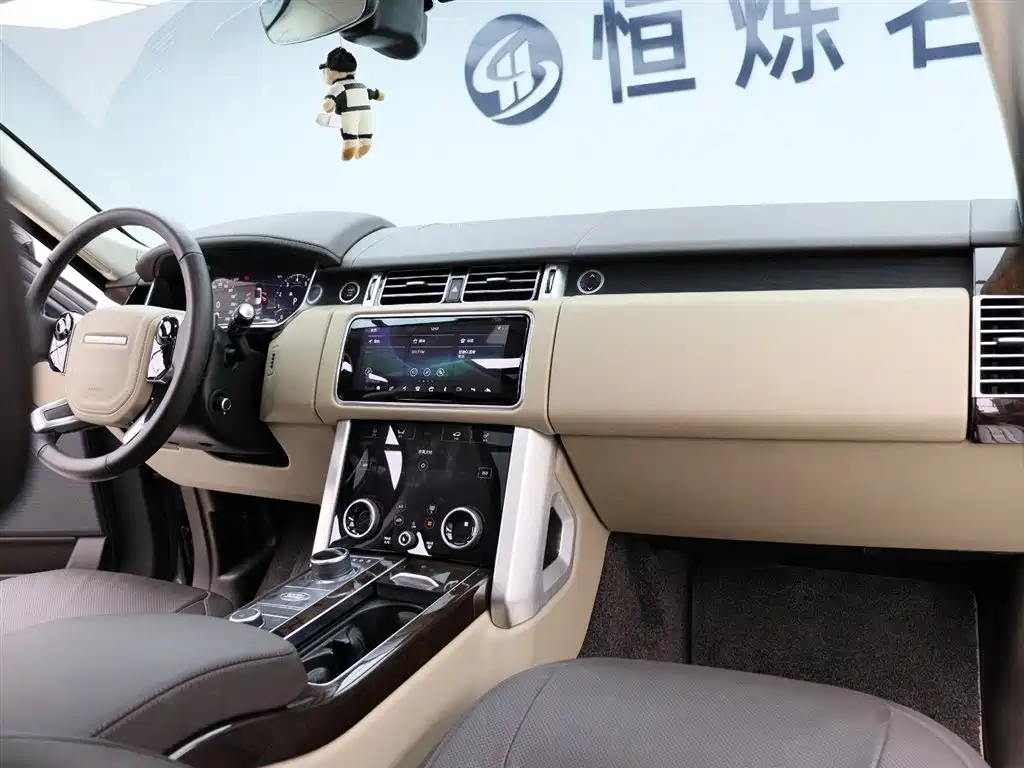 Land Rover Range Rover 2022 3.0 L6 400PS Heritage Extended Classic Edition фото 25