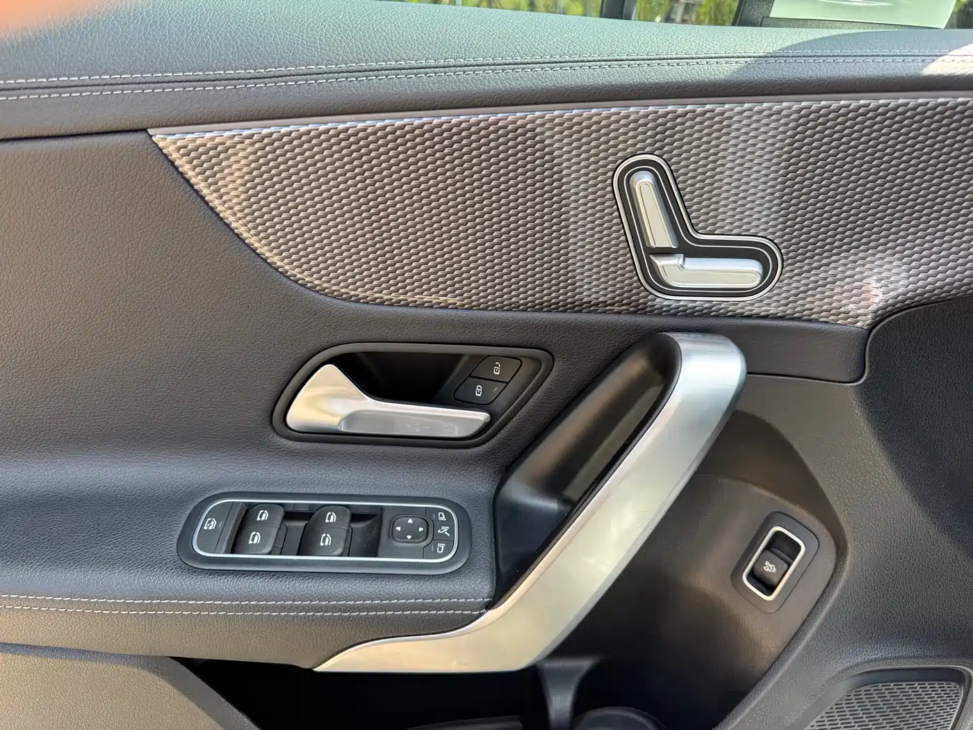 Mercedes-Benz A-Class 2022 Facelift III A 200 L Sport Sedan Fashion фото 8