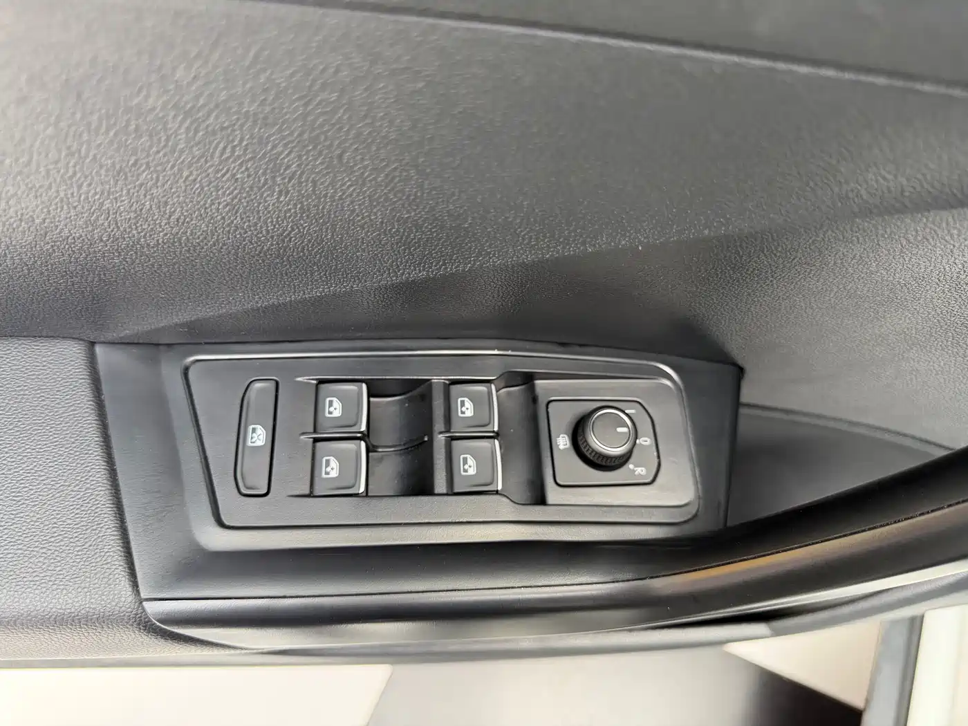 Volkswagen T-ROC 2022 280TSI DSG 2WD Comfort PLUS фото 17