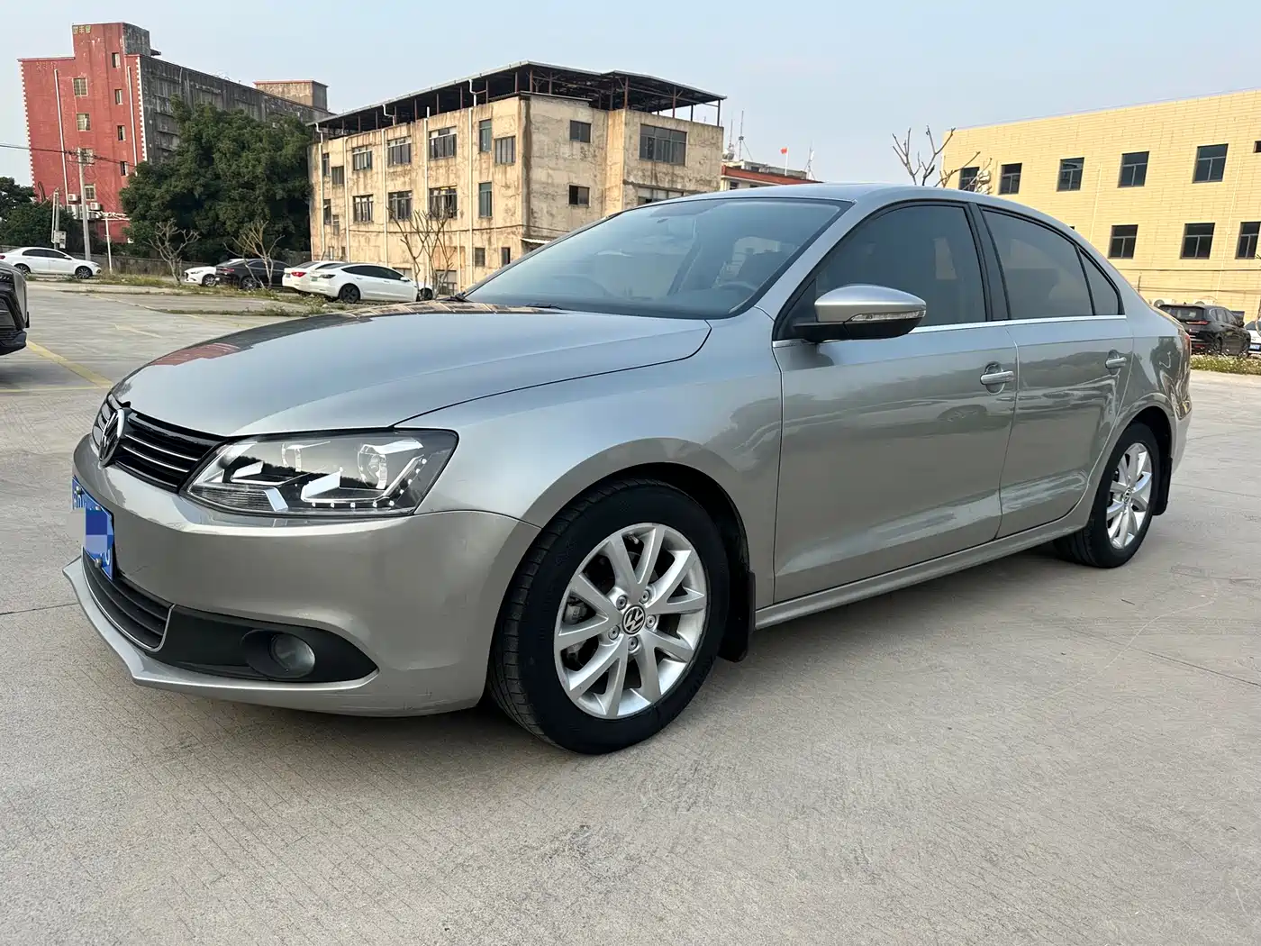 Volkswagen Sagitar 2012 Model 1.6L Automatic Fashion