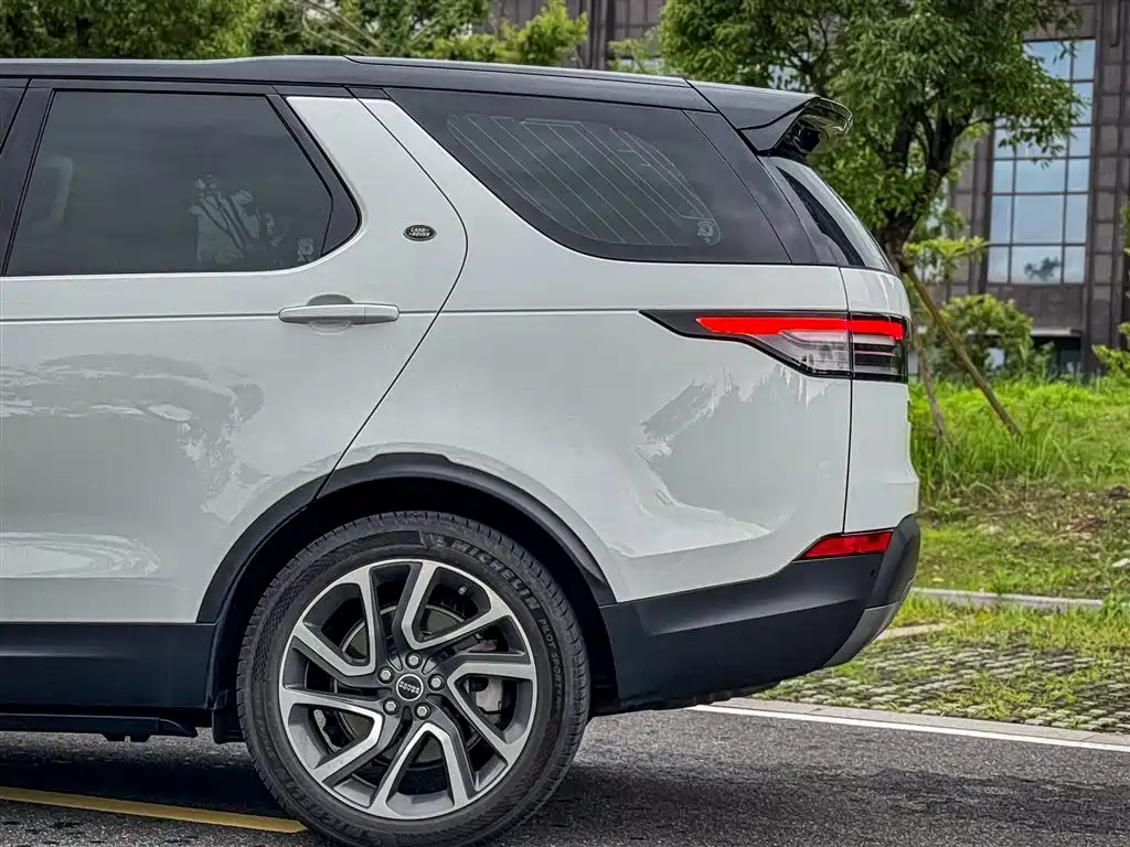 Land Rover Discovery 2018 3.0 SC V6 SE фото 6