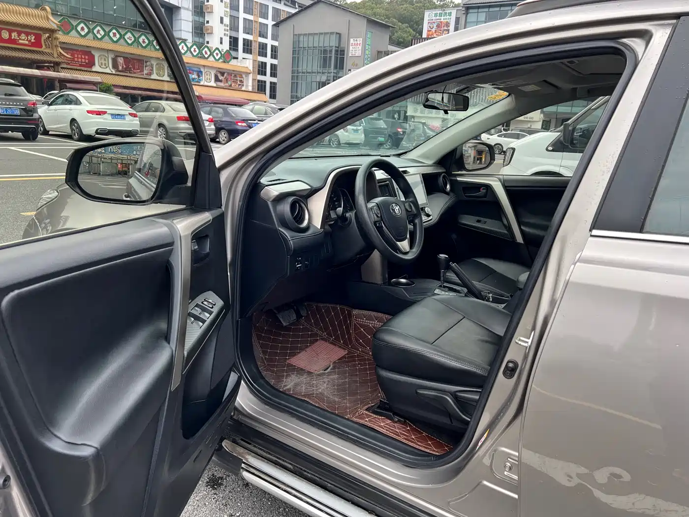 Toyota RAV4 Rongfang 2015 2.0L CVT 2WD Trend Edition фото 4