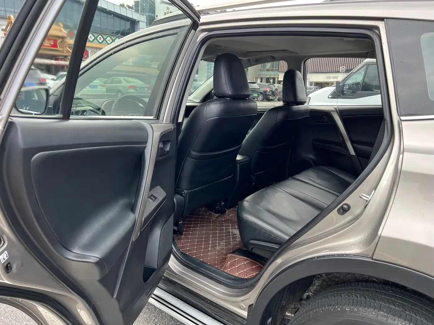 Toyota RAV4 Rongfang 2015 2.0L CVT 2WD Trend Edition фото 5
