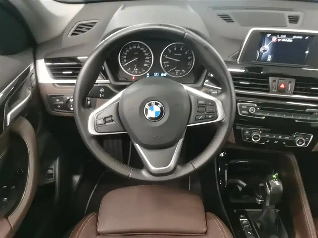 BMW X1 2016 sDrive18Li Luxury Model фото 17