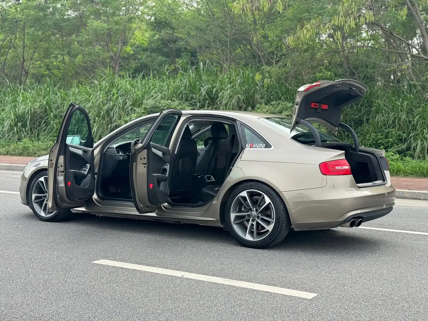 Audi A4L 2013 40 TFSI quattro Personality Sport фото 27