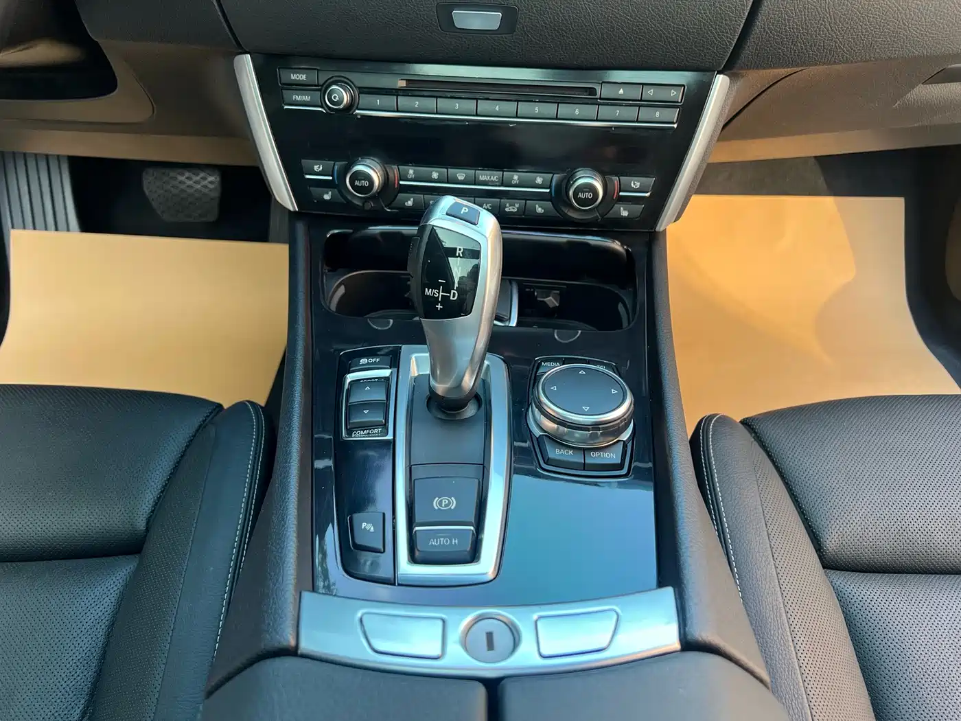 BMW 5 Series GT 2015 528i Luxury фото 12
