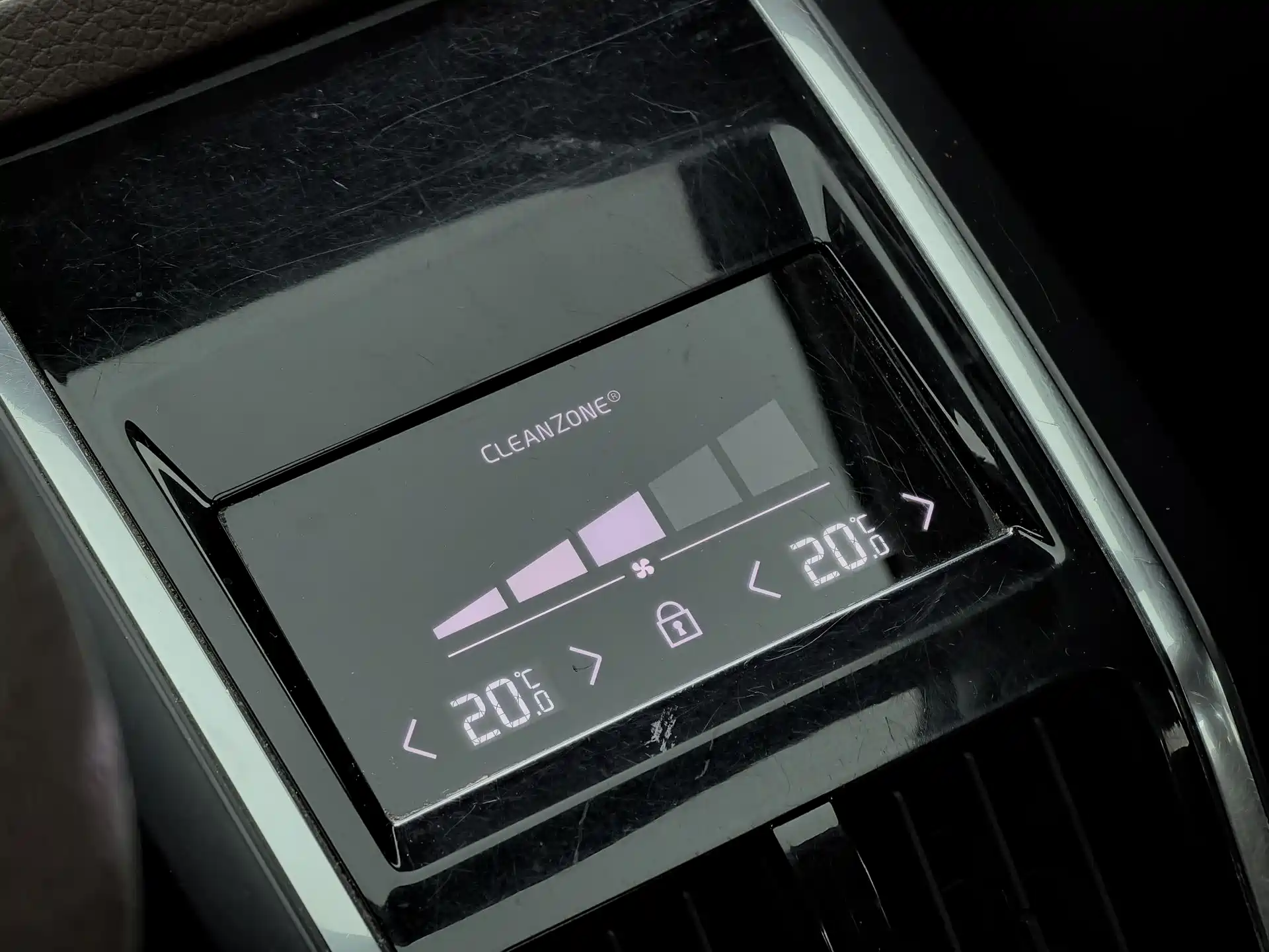 Фото 20 - Volvo S90