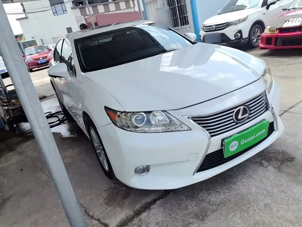Фото 4 - Lexus ES