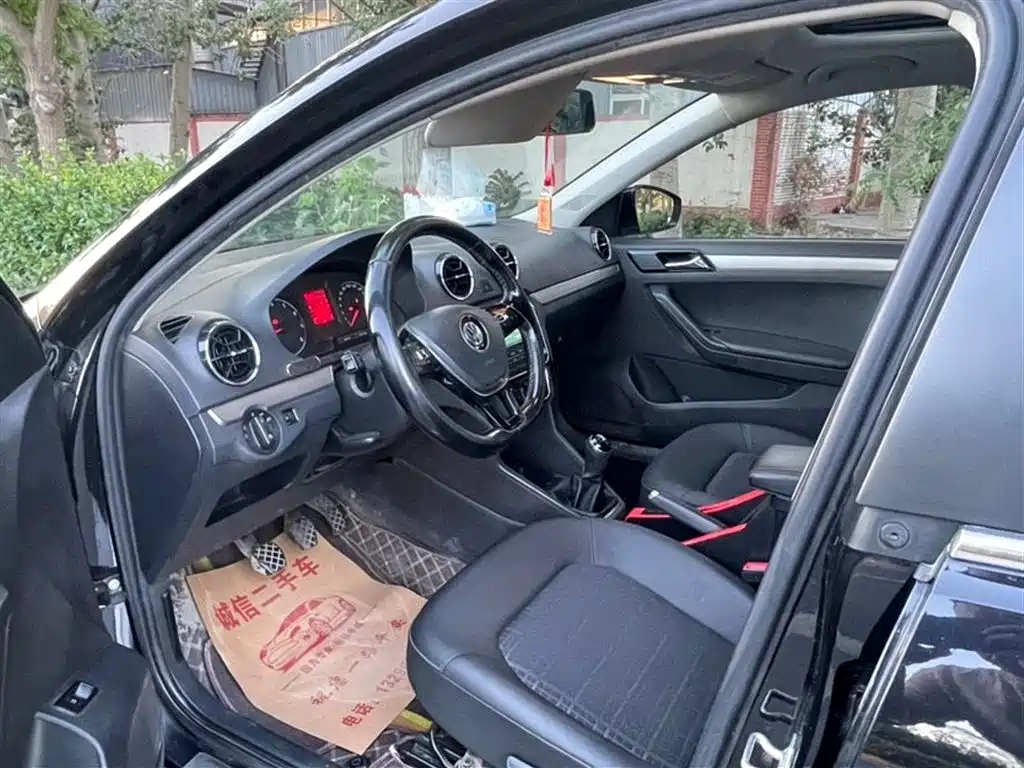 Volkswagen Jetta 2019 Dream Edition 1.4L Manual Comfort фото 4