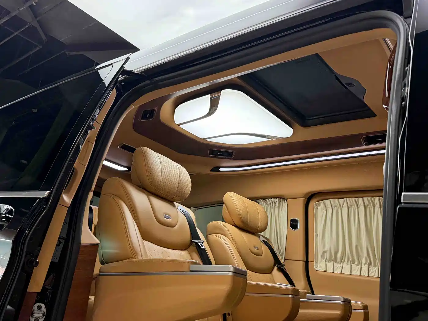 Mercedes-Benz V-Class 2018 V 260 L Premium Long Wheelbase Edition China VI фото 9