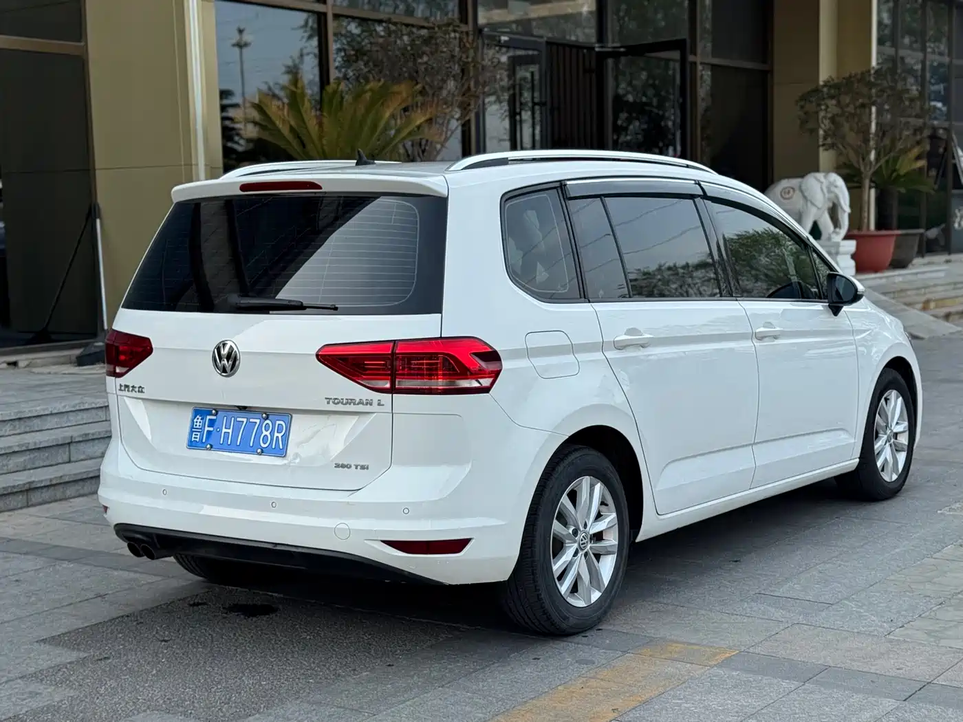 Volkswagen Touran 2018 Touran L 280TSI DSG Comfort Edition 7-seater China VI фото 5