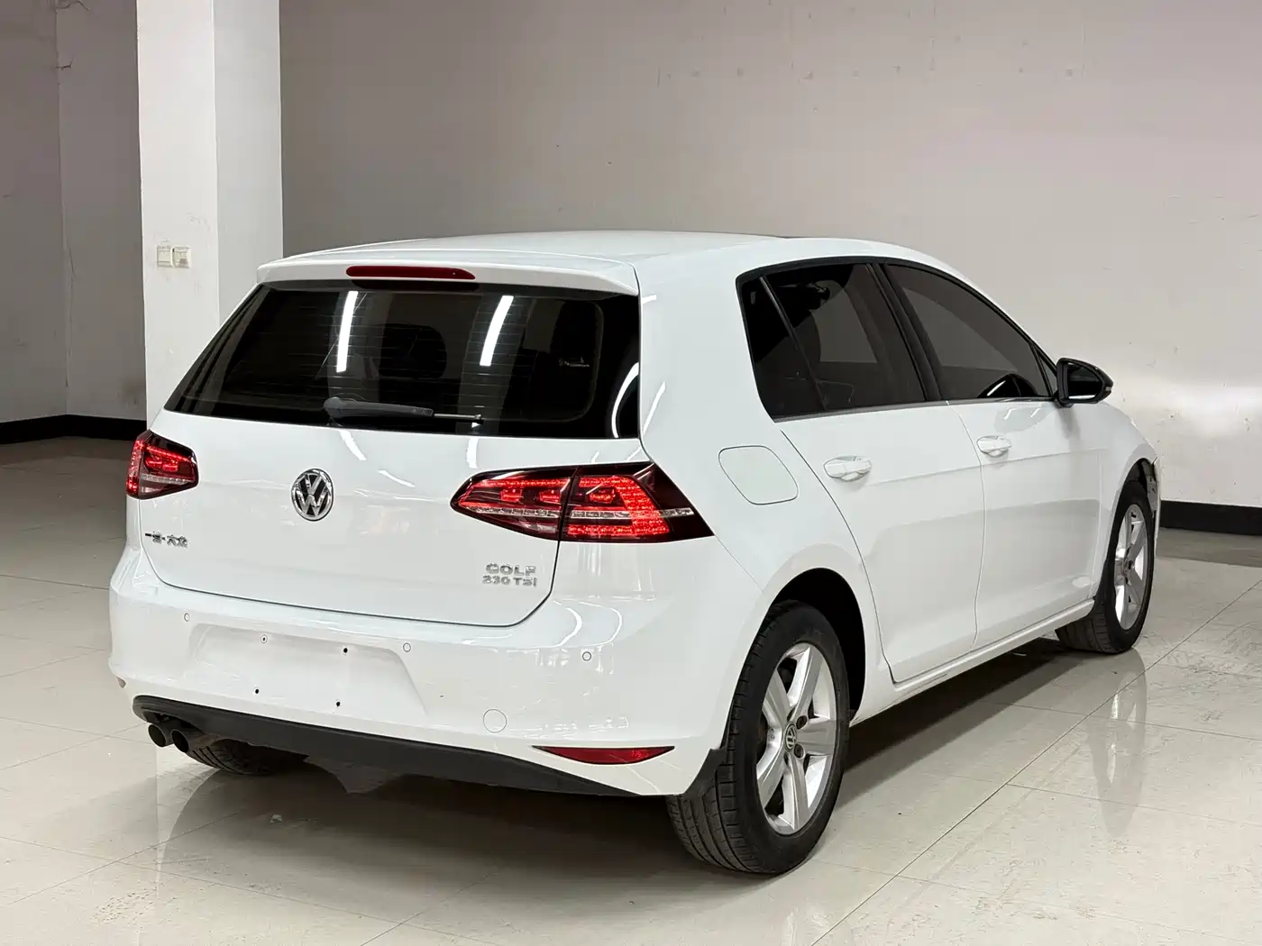 Volkswagen Golf 2017 230TSI Auto Comfort Millionth Anniversary Edition фото 5