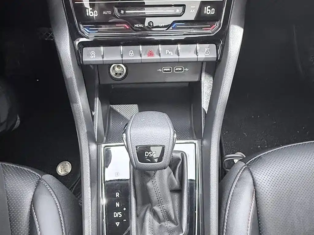 Škoda Karoq 2023 TSI280 Premium Edition фото 10