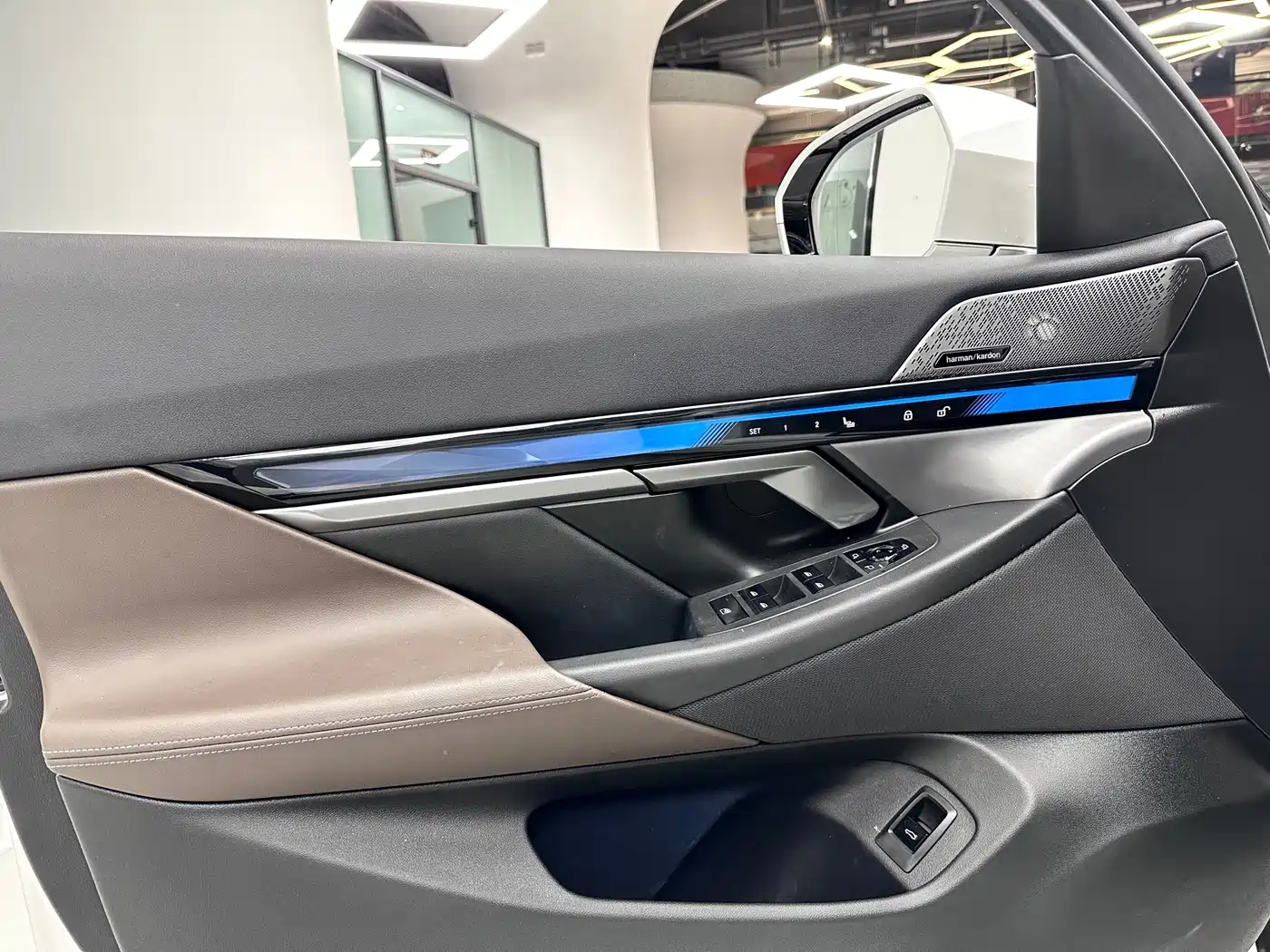 BMW 5 Series 2024 530Li Leading M Sport Package фото 13