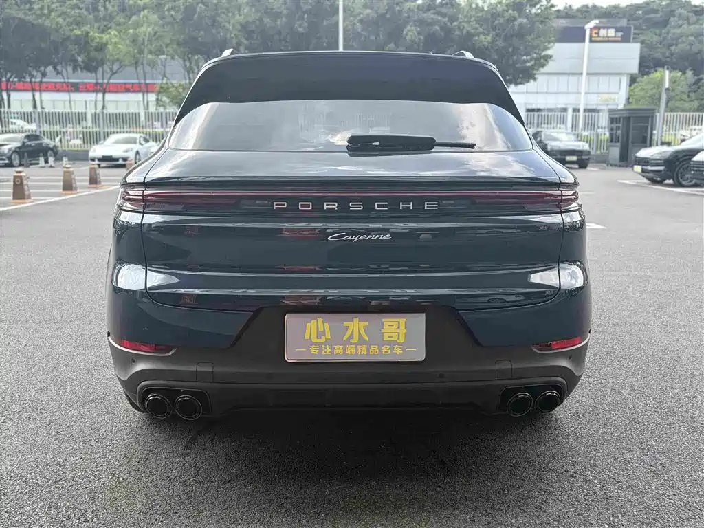 Photo 4 - Porsche Cayenne