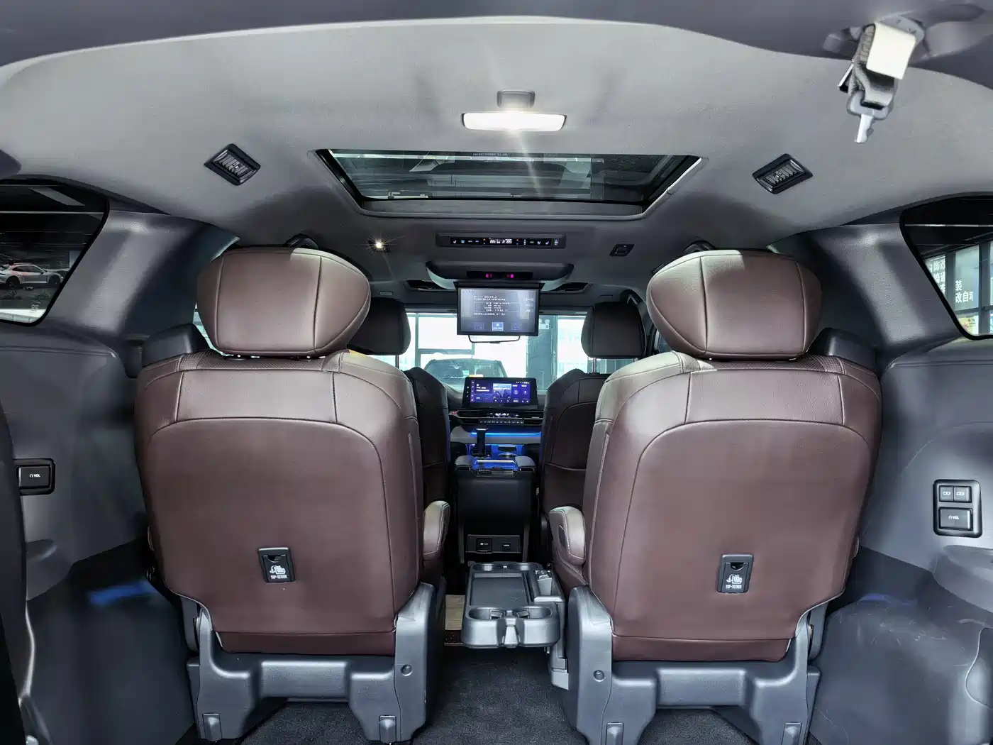 Фото 8 - Toyota Granvia