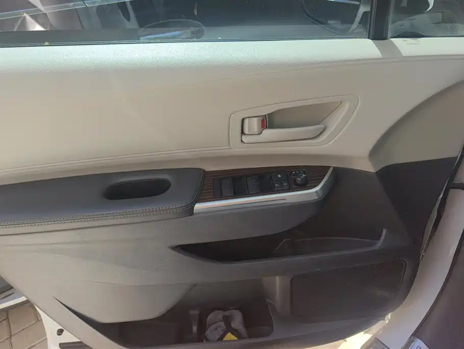 Toyota Sienna 2023 2.5L Hybrid Comfort Edition фото 7