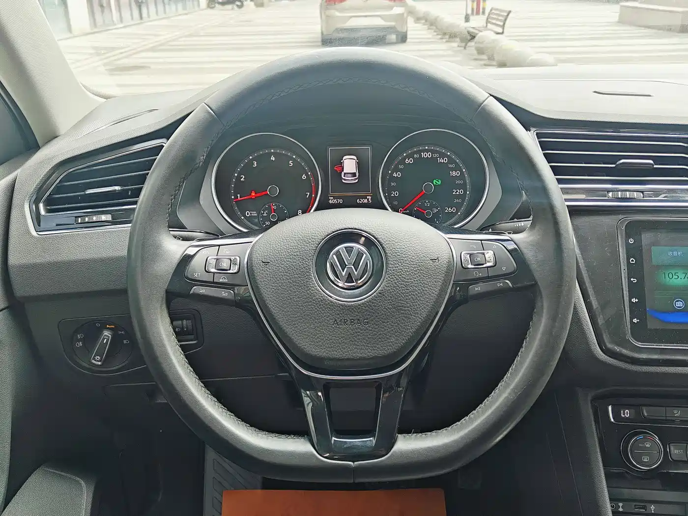 Volkswagen Tiguan L 2017 330TSI Automatic 2WD Comfort Edition фото 18