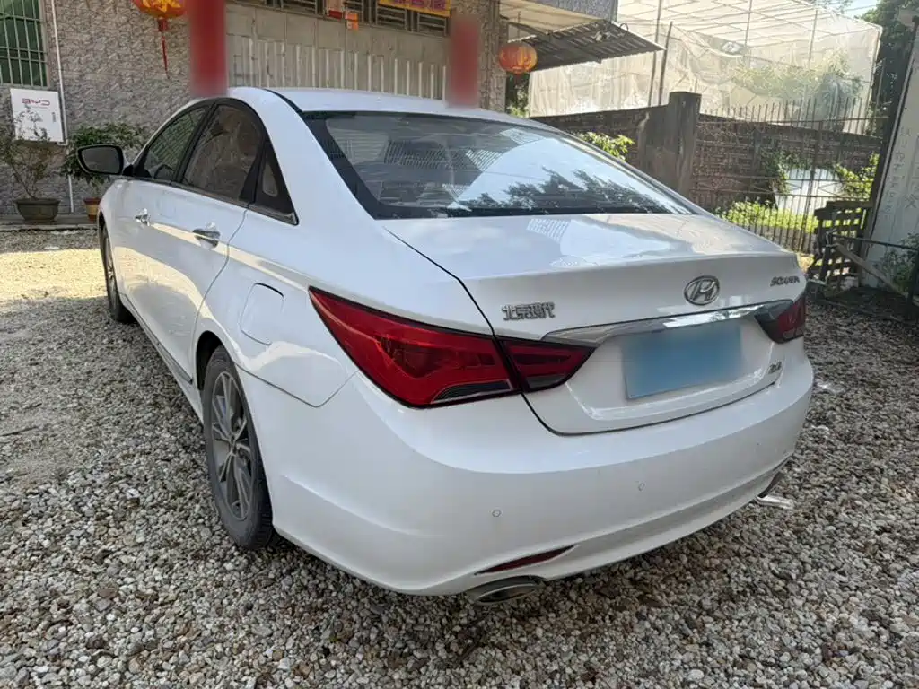 Фото 10 - Hyundai Sonata