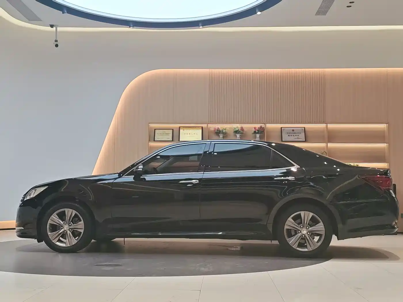 Toyota Crown 2015 2.0T Fashion фото 4