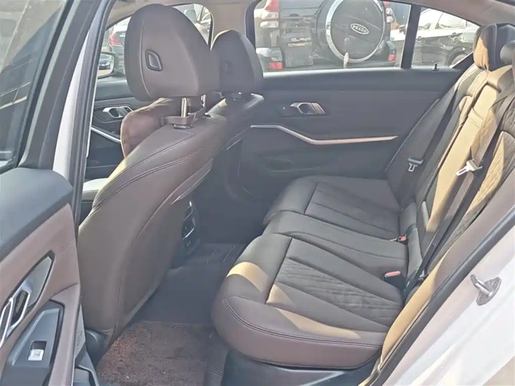 BMW 3 Series 2023 325Li M Sport Black Night Package фото 6