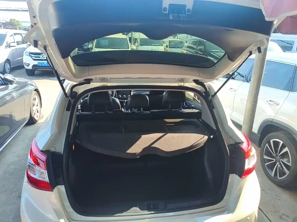 Photo 19 - Nissan Tiida