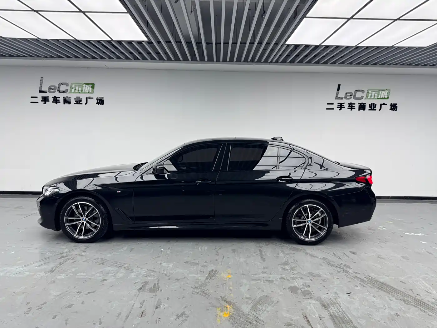 BMW 5 Series 2019 525Li M Sport Package фото 11