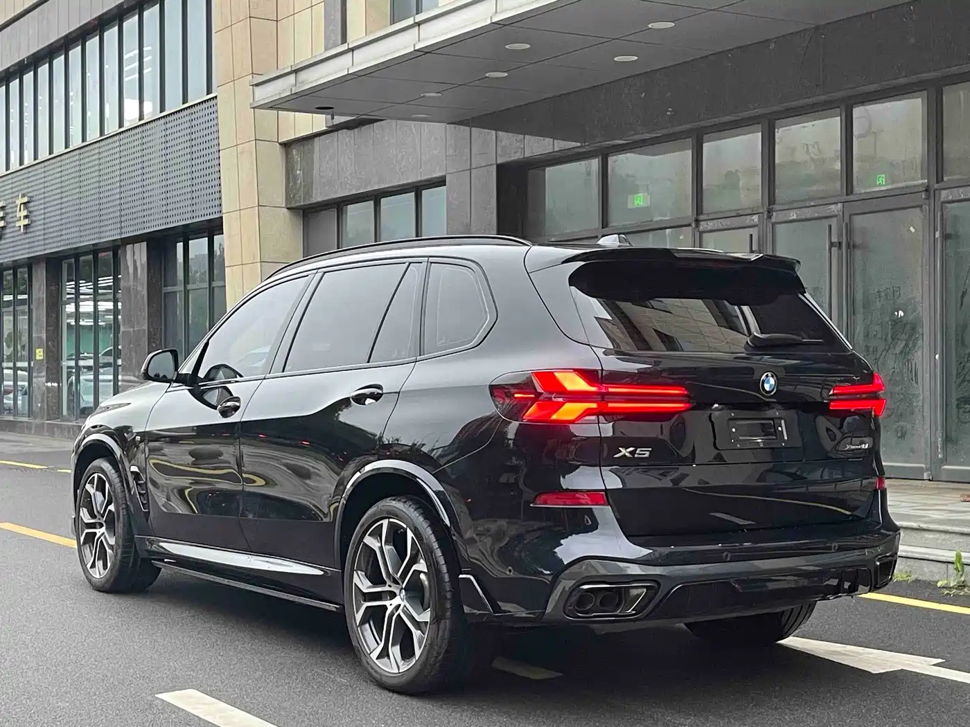 BMW X5 2026 2026 xDrive 40Li M Sport Night Edition Package