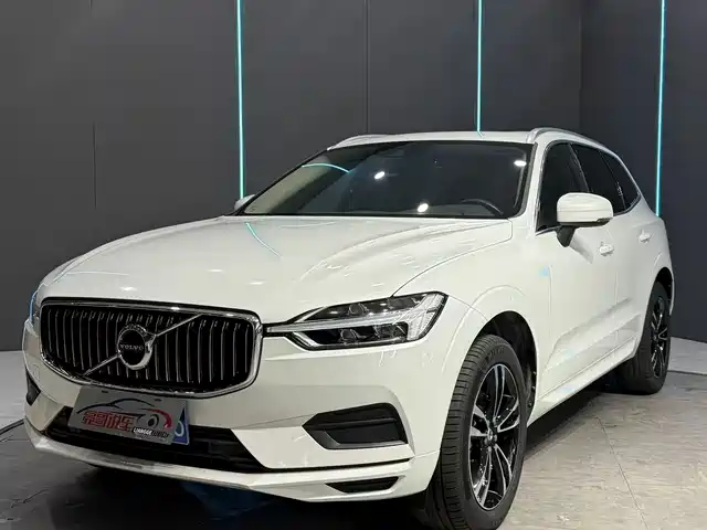 Volvo XC60 2019 T5 4WD Intelligent Distance China VI — фото 1
