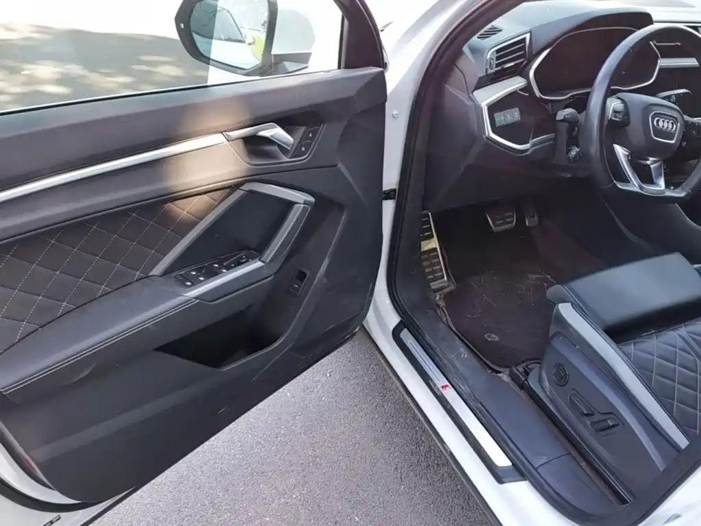 Photo 16 - Audi Q3