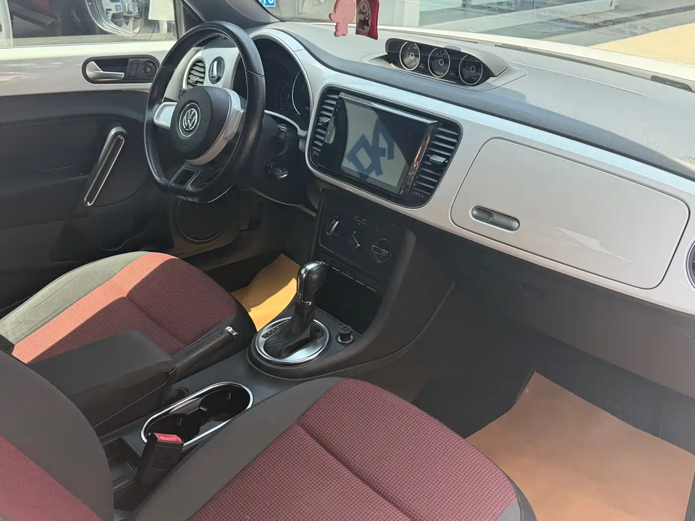 Volkswagen Beetle 2014 1.4TSI Fashion Edition фото 6