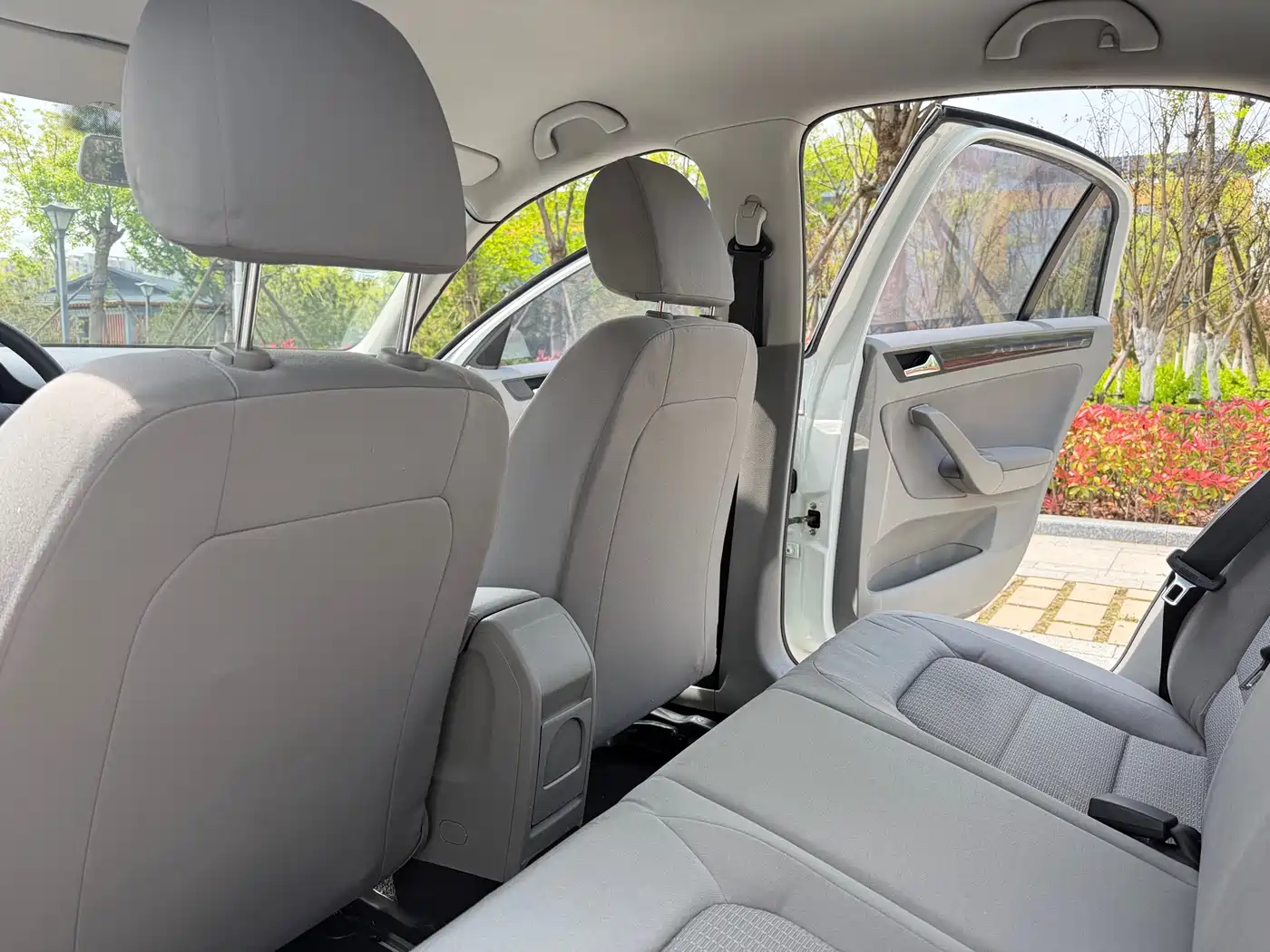 Volkswagen Bora 2014 1.6L Automatic Fashion Edition фото 10