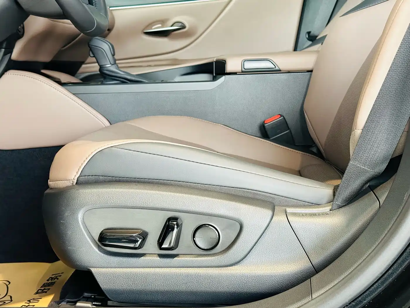 Lexus ES 2025 200 Ultimate Edition фото 15
