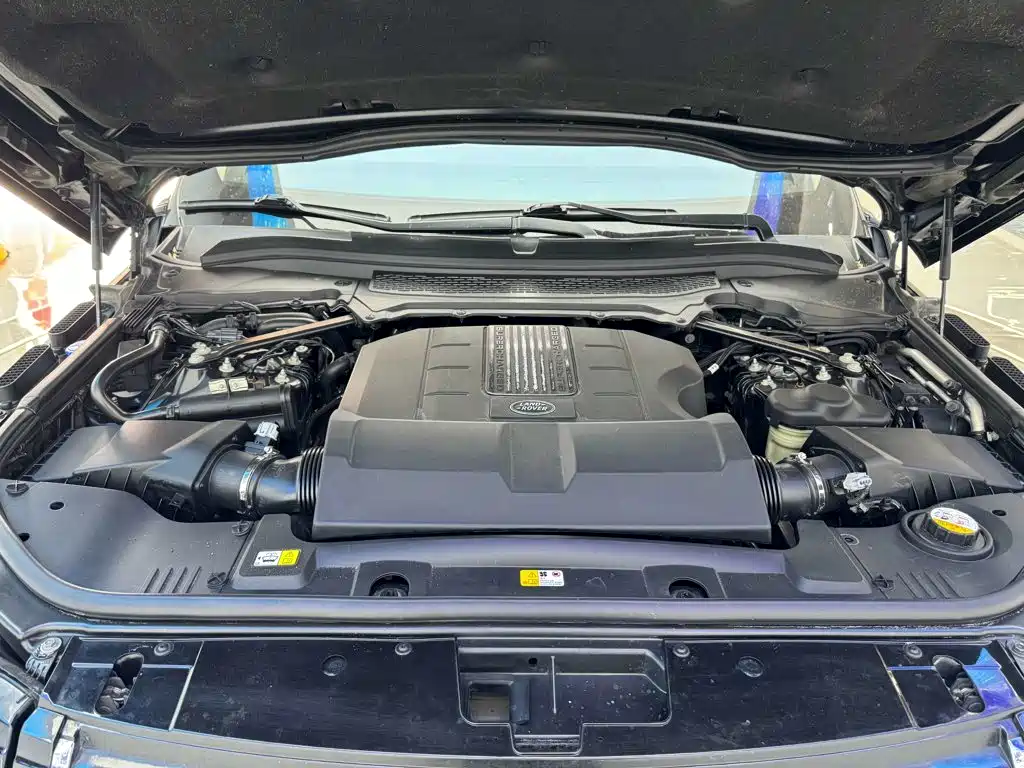 Photo 12 - Land Rover Range Rover