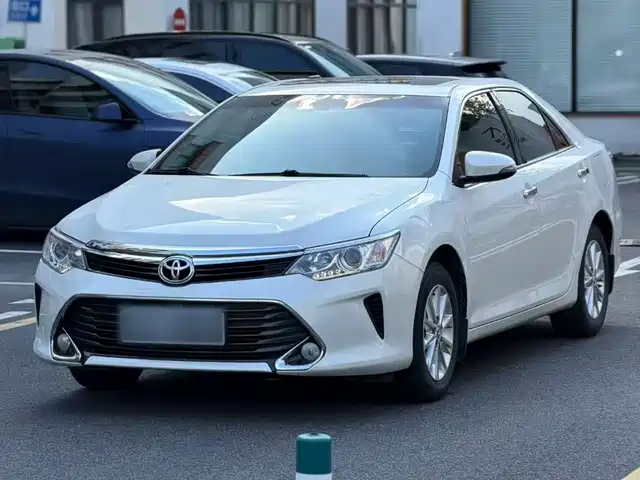 Toyota Camry 2016 2.0G 10th Anniversary Leading Edition