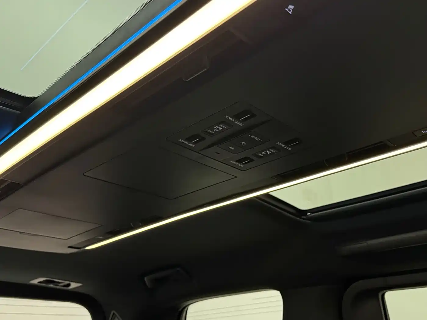 Toyota Alphard 2025 Hybrid 2.5L Ultimate Gold Edition фото 20
