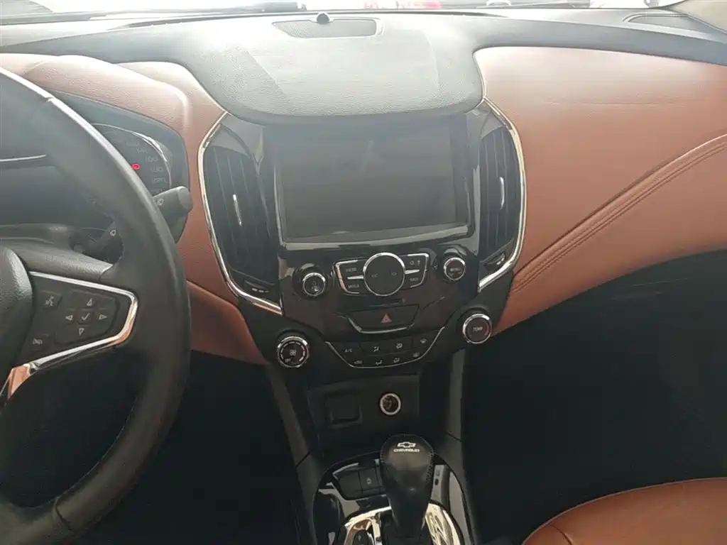 Chevrolet Cruze 2016 1.4T DCG Luxury Edition фото 13