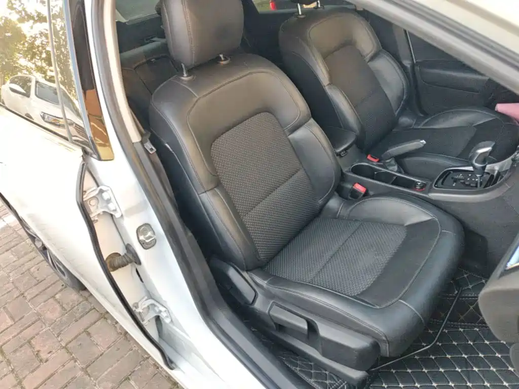 صورة 25 - Citroën C4 C-Quatre