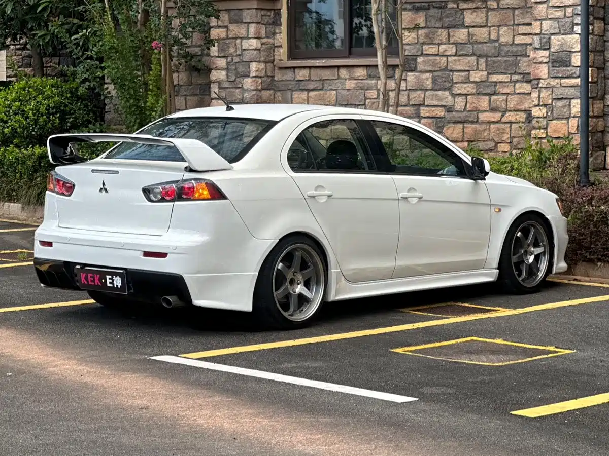 صورة 9 - Mitsubishi Lancer EX